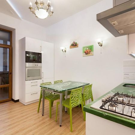 Leogrand Apartment On Doroshenka 38 Leopoli Esterno foto